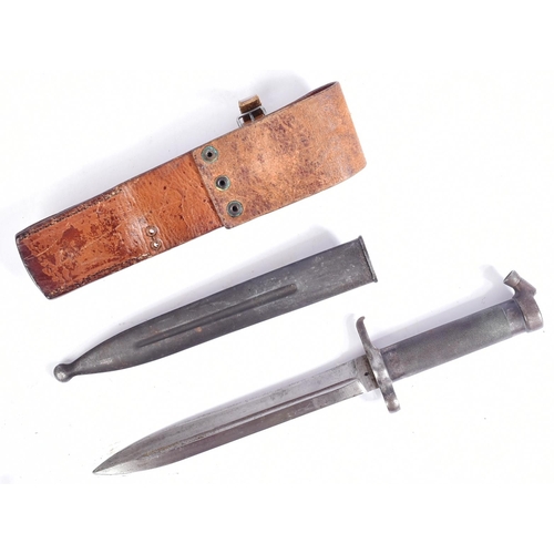 39 - An original WWI First World War period Swedish M1896 pattern rifle bayonet. The bayonet having a hol... 