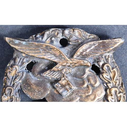 321 - A WWII Second World War Third Reich Nazi German Luftwaffe Ground Assault badge. The badge depicting ... 