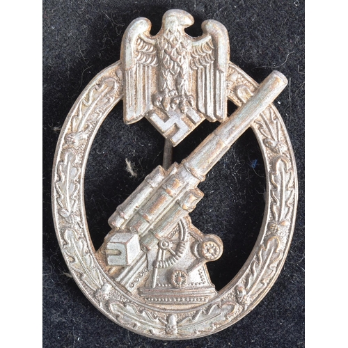 353 - A WWII Second World War Third Reich Nazi German Anti Aircraft / Army Flak badge. The badge depicting... 