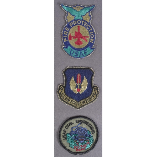 359 - Military - a collection of assorted 20th century cloth insignia patches, including: Royal Marines Co... 