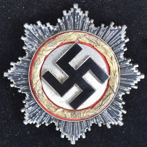 375 - A WWII Second World War Third Reich Nazi German ' Deutsches Kruez ' ( The German Cross ) medal. The ... 