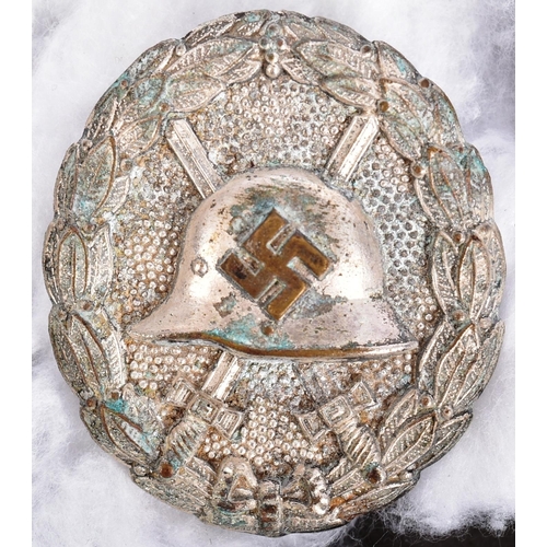 395 - A pre WWII Second World War / Spanish Civil War period German Condor Legion wound badge. The badge b... 