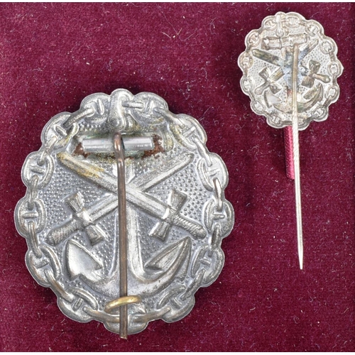 468 - A WWI First World War Imperial German Navy ( Kaiserliche Marine ) wound badge and lapel pin. A silve... 