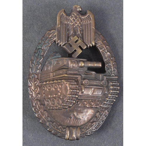 491 - A WWII Second World War Third Reich Nazi German armoured division Panzer medal / badge. The oval bad... 