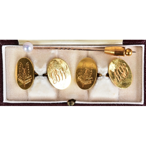 499 - A 9ct gold hallmarked set of cufflinks, engraved to one side with the SAS 'Who Dares Wins' motto and... 