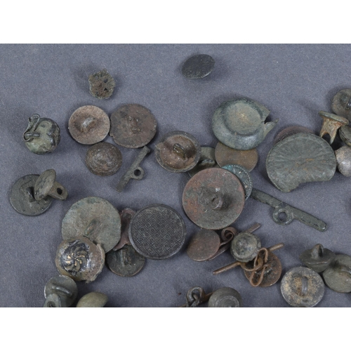 67 - A collection of assorted post-medieval / 15th / 16th / 17th & 18th century buttons and other types o... 