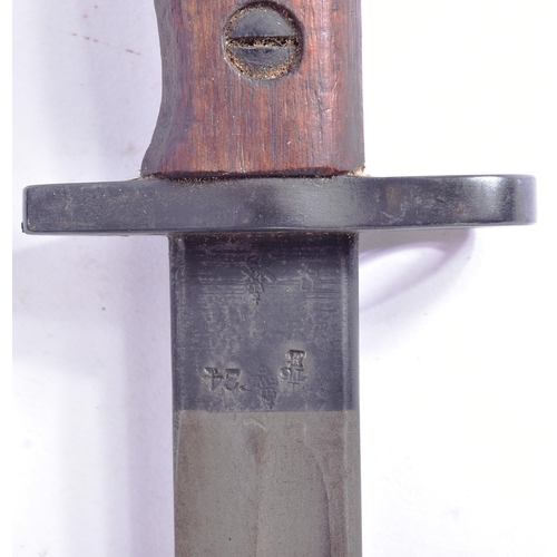 96 - An original WWI First World War era 1907 pattern SMLE / Lee Enfield sword bayonet. The bayonet havin... 