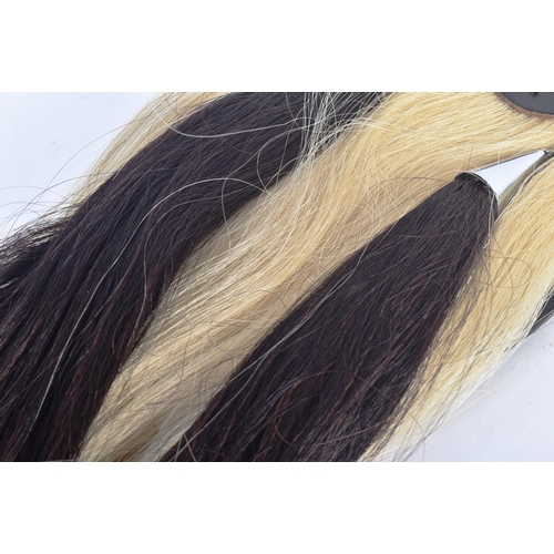 98 - A 20th Century vintage Scottish Highlanders pipers sporran. White horse hair with two black tassels ... 