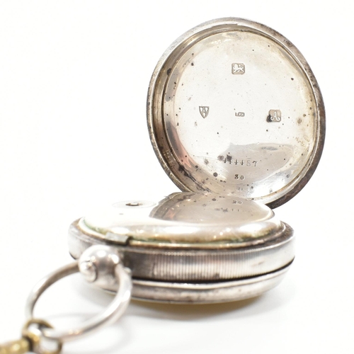 117 - An early 20th century 1901 hallmarked silver cased gentlemen's pocket watch. Hallmarked Chester 1901... 