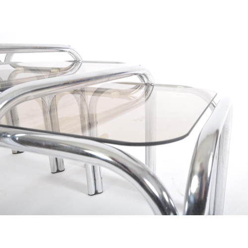 169 - A retro vintage 20th century chrome metal & glass nest of graduating tables. Each table having a tub... 