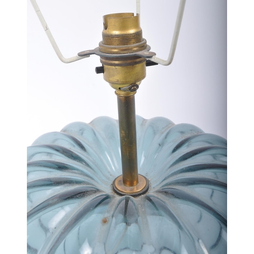 209 - A retro vintage 20th century blown glass desk table lamp in the manner of Villaverde, London. The la... 