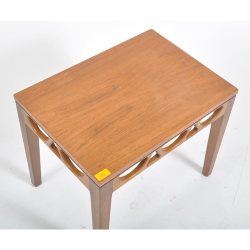 299 - Avalon Furniture - A retro mid century teak occasional side table / lamp table of simple rectangular... 