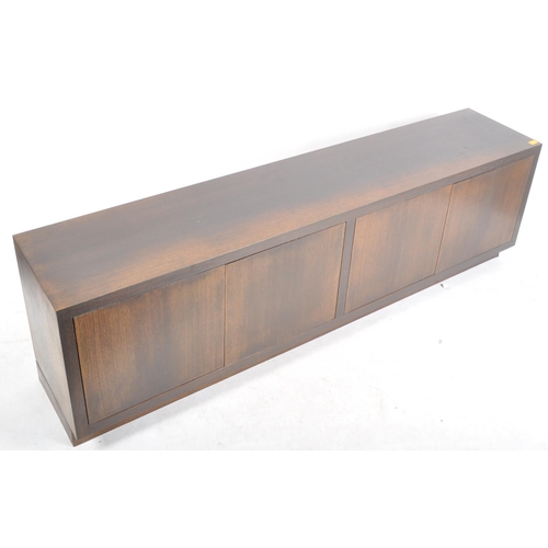 85 - A contemporary Wenge ( Millettia laurentii ) veneered low media / hi-fi unit sideboard credenza. The... 