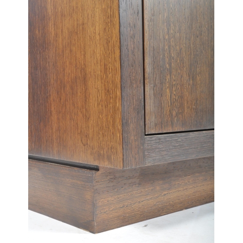 85 - A contemporary Wenge ( Millettia laurentii ) veneered low media / hi-fi unit sideboard credenza. The... 