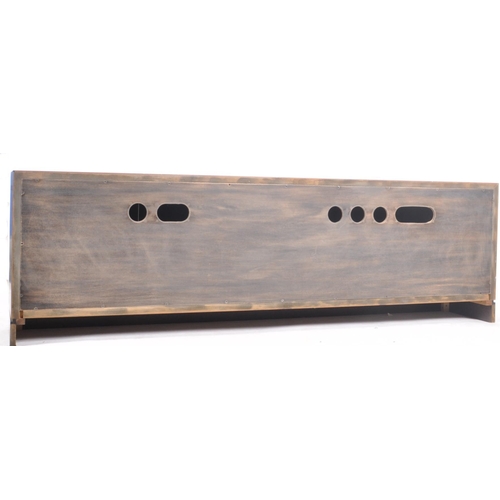 85 - A contemporary Wenge ( Millettia laurentii ) veneered low media / hi-fi unit sideboard credenza. The... 