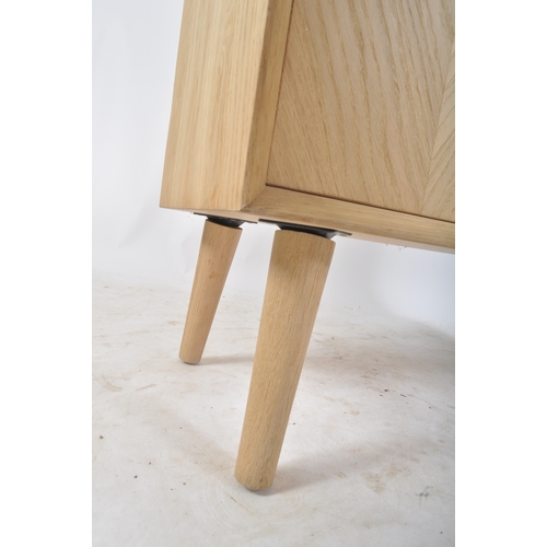 627 - A contemporary Milano solid oak two door open display unit bookcase. The bookcase having straight to... 