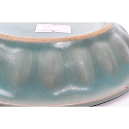 129 - An early 20th century Chinese / Oriental ceramic pottery artists brush bowl / dish in a green colour... 