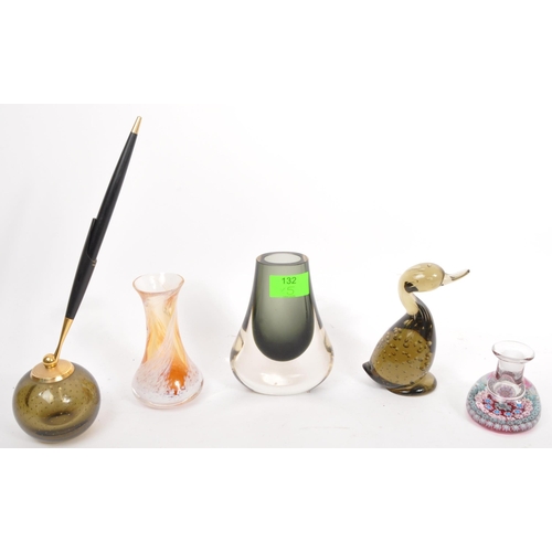 132 - A collection of five vintage retro mid 20th Century art glass pieces. Lot consists of; Whitefriars c... 