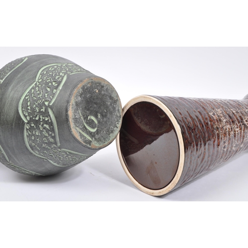 141 - A collection of vintage 20th century studio pottery and ceramics to a Kernweck of Cornwall pottery v... 