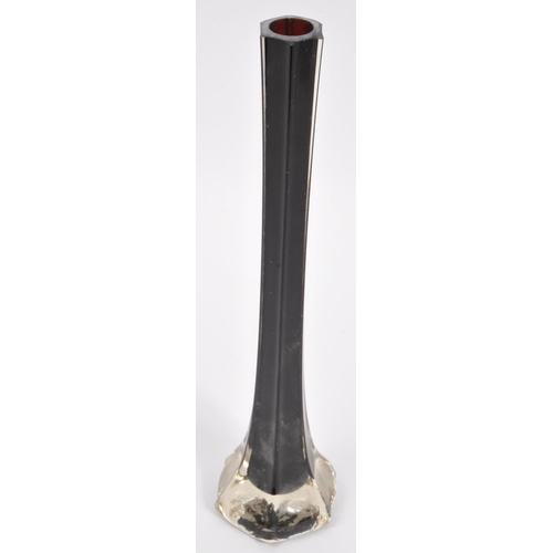 142 - A collection of retro mid 20th century glass to include a French cranberry Luminarc faceted vase, a ... 