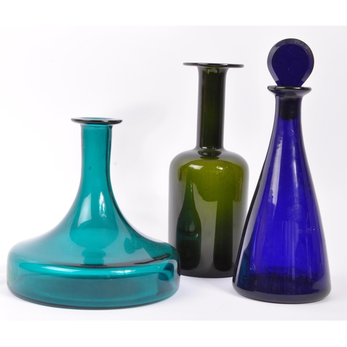 145 - A collection of vintage retro mid 20th century studio glass to include a Otto Brauer Gull vase, a va... 