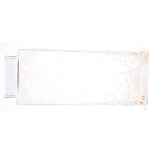 145 - A collection of vintage retro mid 20th century studio glass to include a Otto Brauer Gull vase, a va... 