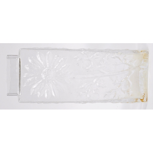 145 - A collection of vintage retro mid 20th century studio glass to include a Otto Brauer Gull vase, a va... 