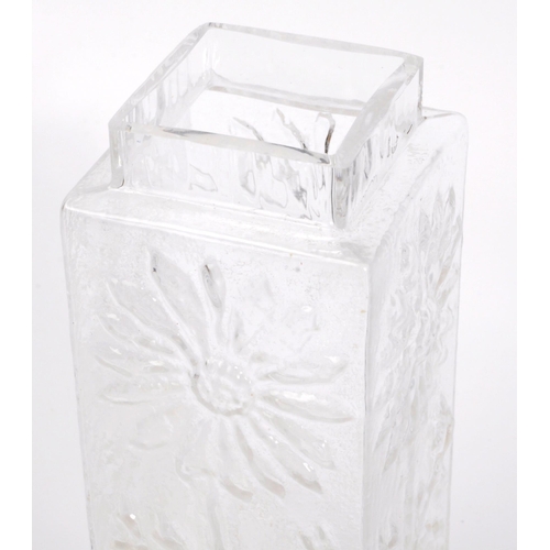 145 - A collection of vintage retro mid 20th century studio glass to include a Otto Brauer Gull vase, a va... 