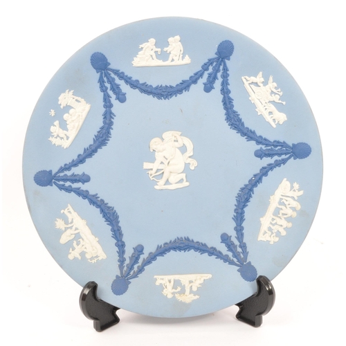 148 - Wedgwood - Three pieces of 20th century Wedgwood jasperware tricolour pieces to include a square dis... 