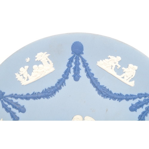 148 - Wedgwood - Three pieces of 20th century Wedgwood jasperware tricolour pieces to include a square dis... 