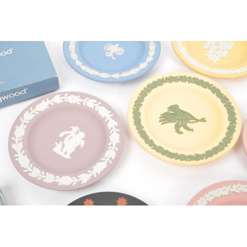 149 - Wedgwood - A series of 20th century Wedgwood jasperware dishes. Each piece having relief work upon v... 