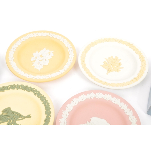 149 - Wedgwood - A series of 20th century Wedgwood jasperware dishes. Each piece having relief work upon v... 