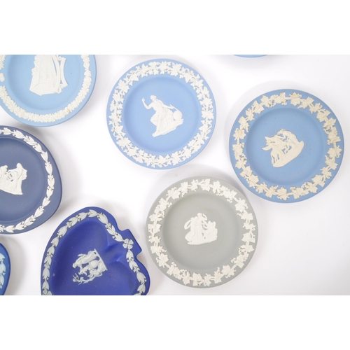 153 - Wedgwood - A collection of 20th century Wedgwood jasperware to include ashtrays and pin dishes. Each... 