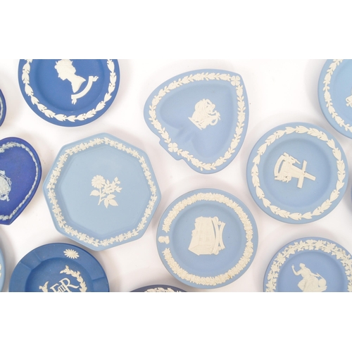 153 - Wedgwood - A collection of 20th century Wedgwood jasperware to include ashtrays and pin dishes. Each... 