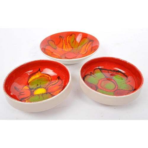 158 - A collection of 5 x retro vintage hand painted bowls / dishes and vase in the 'Delphis' design by Po... 