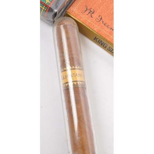 174 - A selection of 20th Century cigars to include Habana, Apanol Favorit and King Six alongside Clan pip... 