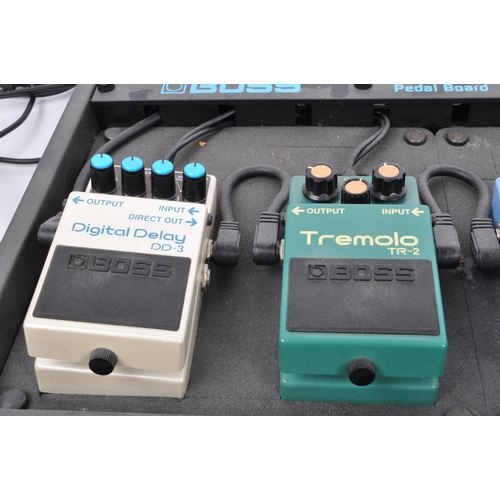 413 - Music equipment - Boss pedal board BCB-60. To include digital delay DD-3, Tremolo TR-2, Super Chorus... 