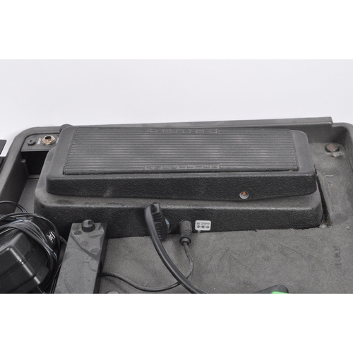 413 - Music equipment - Boss pedal board BCB-60. To include digital delay DD-3, Tremolo TR-2, Super Chorus... 