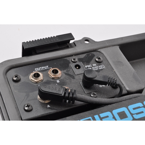 413 - Music equipment - Boss pedal board BCB-60. To include digital delay DD-3, Tremolo TR-2, Super Chorus... 