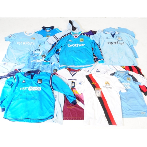 399 - A large collection of vintage 20th century and later Manchester City Football club shirts, T shirts ... 