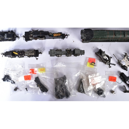 102 - Model Railway - a large collection of assorted OO gauge model railway trainset locomotive engine spa... 