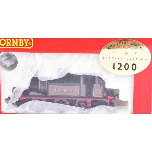 105 - Two vintage Hornby OO gauge model railway trainset locomotive engines comprising No. R154 S.R. Loco ... 