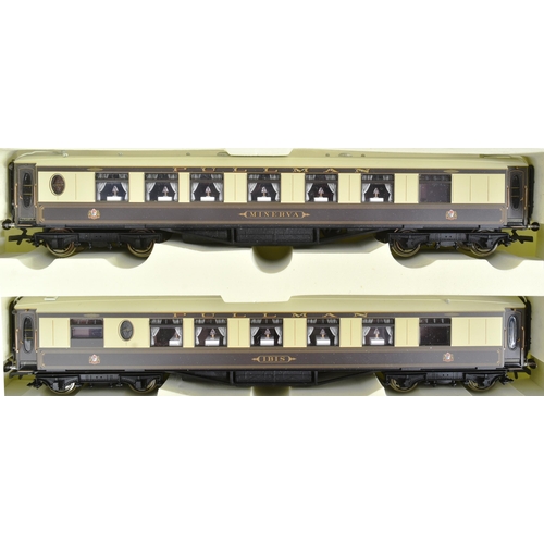 111 - Model Railway - a rake of x3 Hornby OO gauge model railway trainset locomotive Pullman coaches / car... 