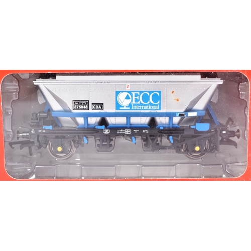 123 - Model Railway - x3 original Hornby OO gauge model railway trainset locomotive rolling stock wagons N... 