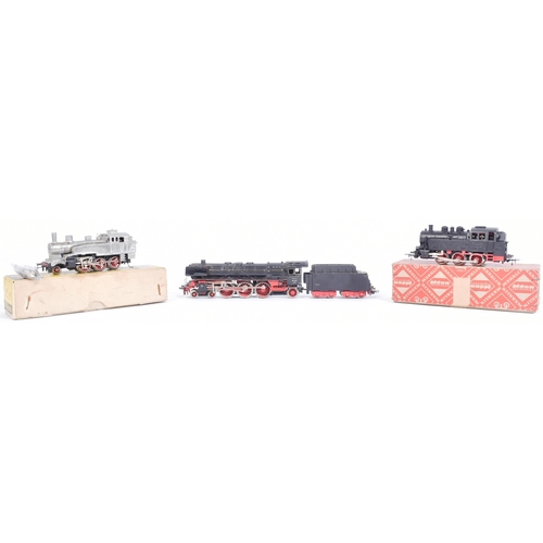 125 - Three vintage Marklin OO gauge model railway trainset steam locomotive engines, comprising of: a Mar... 