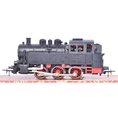 125 - Three vintage Marklin OO gauge model railway trainset steam locomotive engines, comprising of: a Mar... 