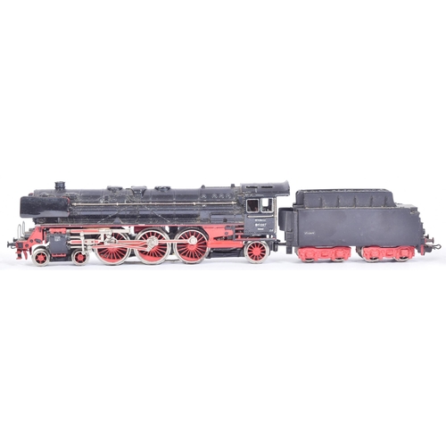 125 - Three vintage Marklin OO gauge model railway trainset steam locomotive engines, comprising of: a Mar... 