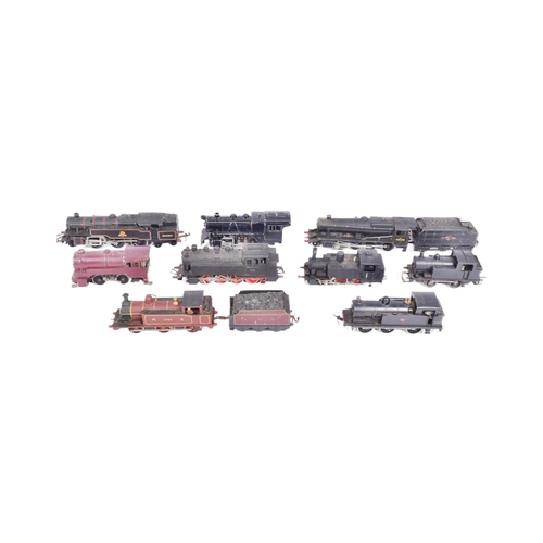 14 - A collection of assorted OO gauge model railway trainset locomotive engines from various makers: Hor... 