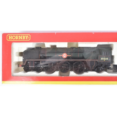 141 - Model Railway - an original Hornby OO gauge model railway trainset locomotive engine No. R2204 Rebui... 