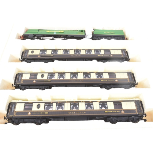 145 - Model Railway - an original Hornby OO gauge model railway locomotive trainset No. R2369 The Golden A... 